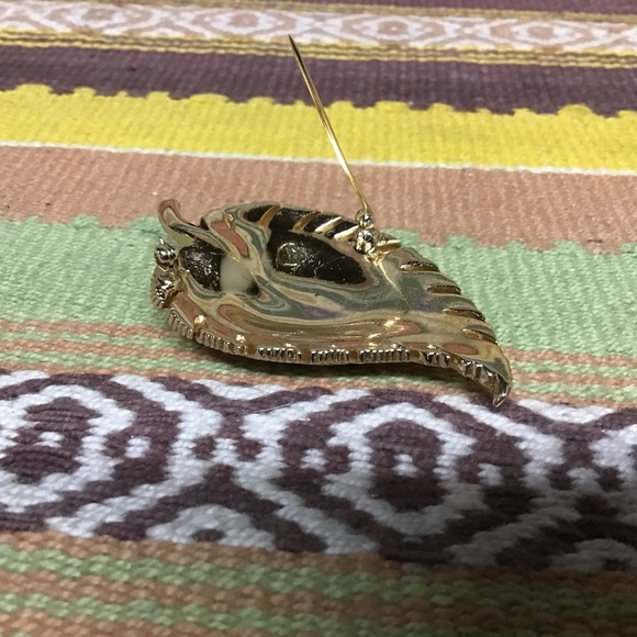 Crown Trifari 1956 AB Rhinestone Pave Leaf Brooch Gold Plate Nice Condition Rare - Picture 4 of 5